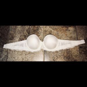 Victoria’s Secrets strapless bra 34C
